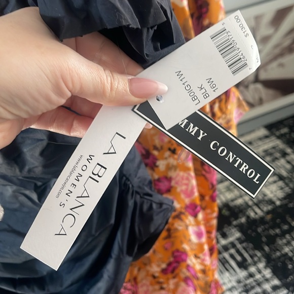 NWT La Blanca Black Ruffled Bandeau One Piece Swimsuit Size 16 - Picture 7 of 8